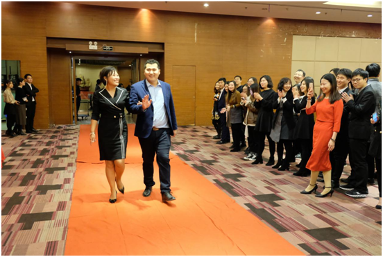 紅毯上的矯健步伐 紅毯上的矯健步伐