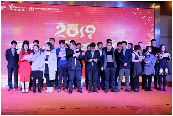 引發(fā)大合唱的相親相愛一家人 引發(fā)大合唱的相親相愛一家人